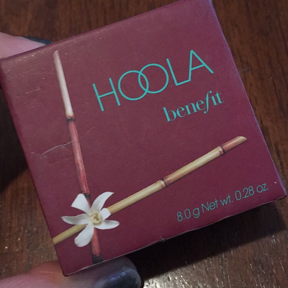 HOOLA BRONZER BY BENEFIT